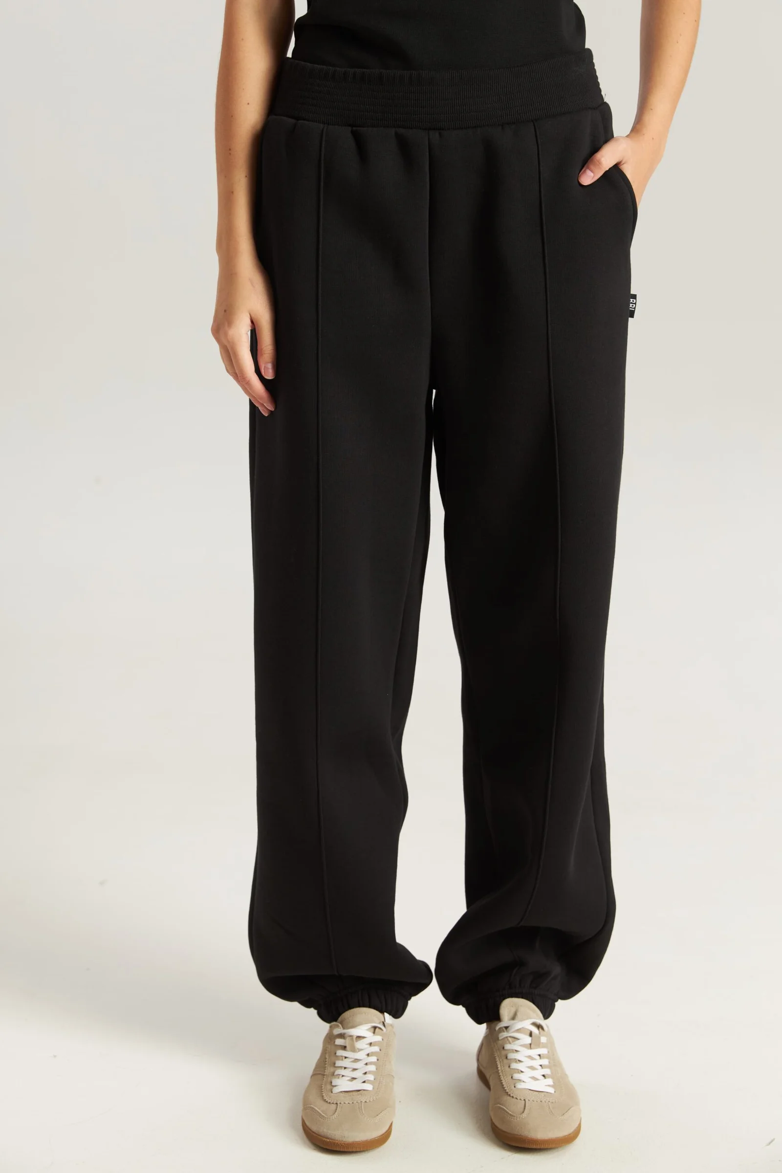 Pantaloni pentru dame cu buzunare